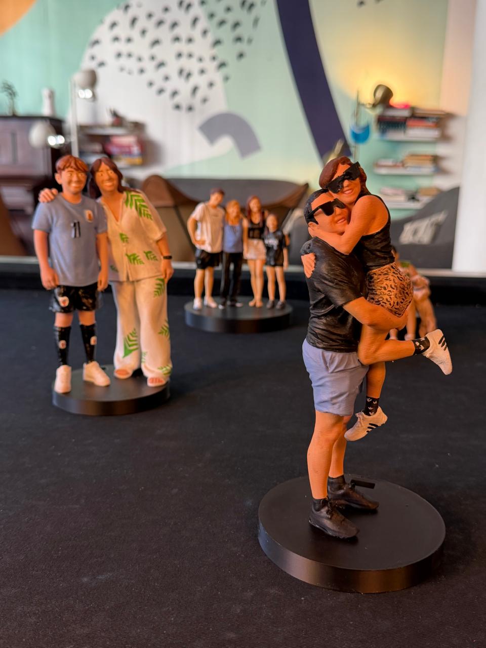 Group portrait figurine